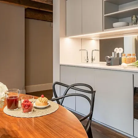 Apartment Plum Guide - Stalagmite