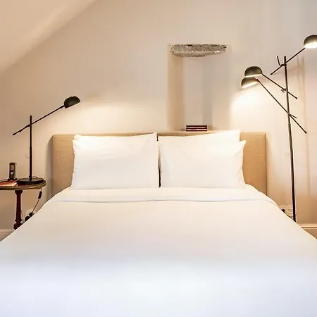 Plum Guide - Stalagmite Apartment Lisbon
